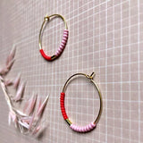 Ohrringe Circle TAMI Perlen Red/Rosé vergoldet
