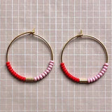 Ohrringe Circle TAMI Perlen Red/Rosé vergoldet