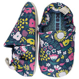 Krabbelschuhe in der Geschenkbox - WILDFLOWERS navy