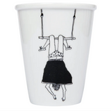 Illustrierter Keramik Becher TRAPEZE GIRL