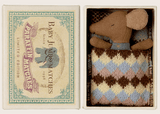 schlafende Baby Maus von Maileg mit Strickdecke