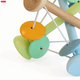 Rassel Greifling Ball für Baby ab 18 Monaten aus Holz closeup
