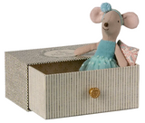 Maileg Tanzmaus im Tagesbett, Kleine Schwester