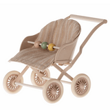 miniatur Kinderwagen von Maileg aus Metall in rosa