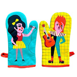 Geschenk Topflappen Ofenhandschuh mit Musik Motiv Amy Winehouse und von Omm Design aus Schweden