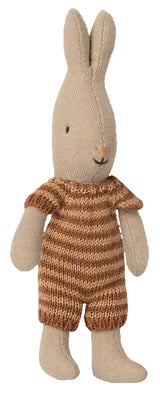 Kaninchenbaby Micro im Strickstrampler (Maileg) BROWN