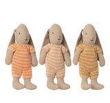 Hasenbaby Micro im Strickstrampler - Farbe nach Wahl