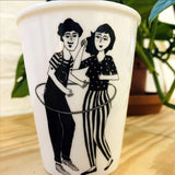 Illustrierter Keramik Becher HULAHOOP COUPLE