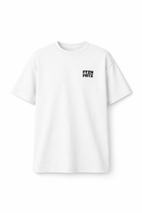 vorderseite des Merz Leck Eier Shirts. Kleiner Brust Print mit FTZNFRTZ Print.