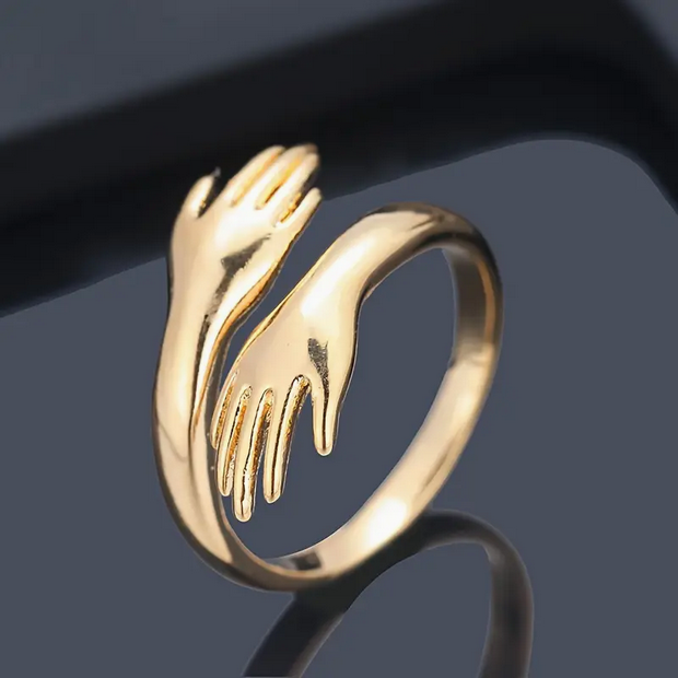 gold farbener kupfer fingerring mit umarmung